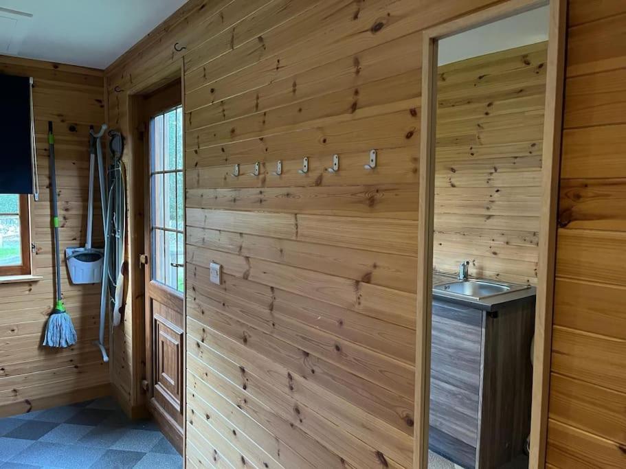 לאנבדר Artro Lodge Luxury 3 Bedroom, 3 Bathroom & Hot Tub מראה חיצוני תמונה