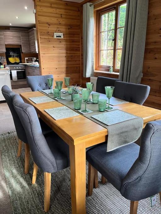 לאנבדר Artro Lodge Luxury 3 Bedroom, 3 Bathroom & Hot Tub מראה חיצוני תמונה
