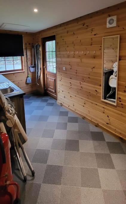 לאנבדר Artro Lodge Luxury 3 Bedroom, 3 Bathroom & Hot Tub מראה חיצוני תמונה